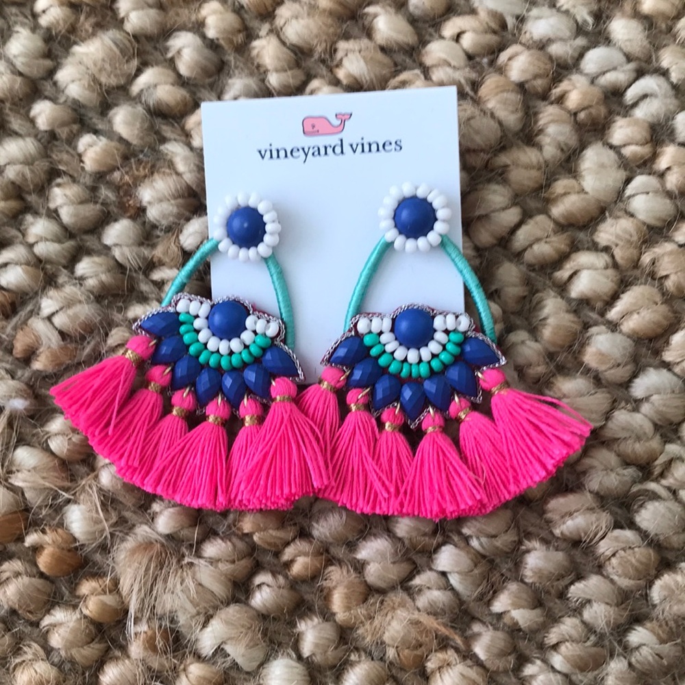 BRAND NEW Vineyard Vines earring